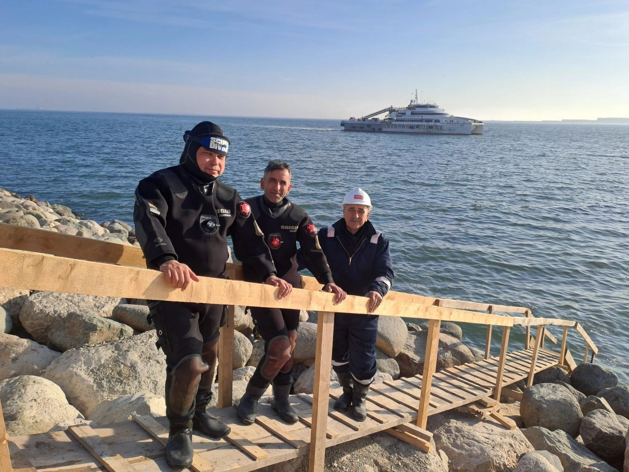 Технический дайвинг Baku Scuba, судно на фоне